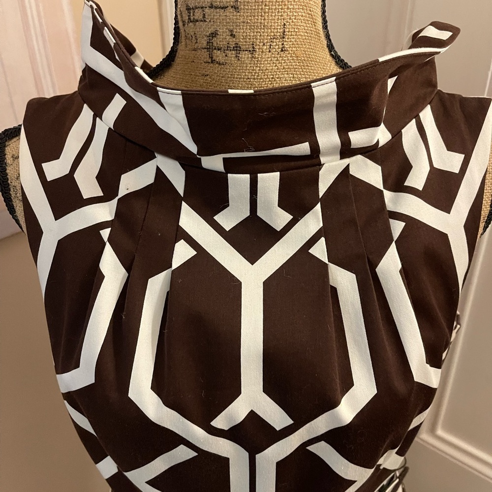 Knee length midi Hex dress with belt
